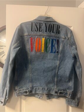 NWT Levi’s Use Your Voice Pride denim trucker jacket size M